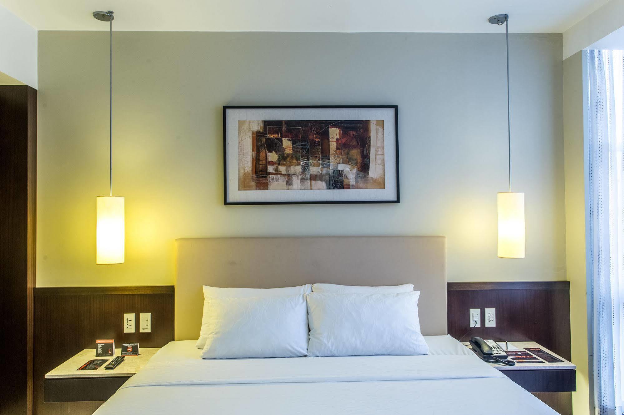 The B Hotel Alabang Muntinlupa City Exterior foto